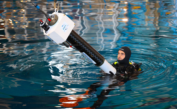 La France lance ses premiers flotteurs plongeant au fond des océans