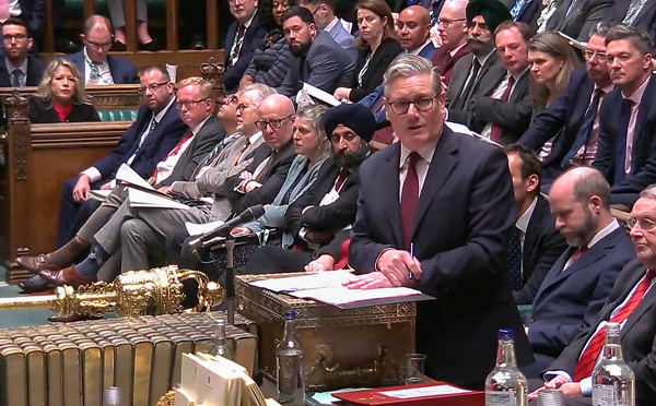 Affaire Epstein/Mandelson: la pression monte sur Keir Starmer, qui exclut de démissionner