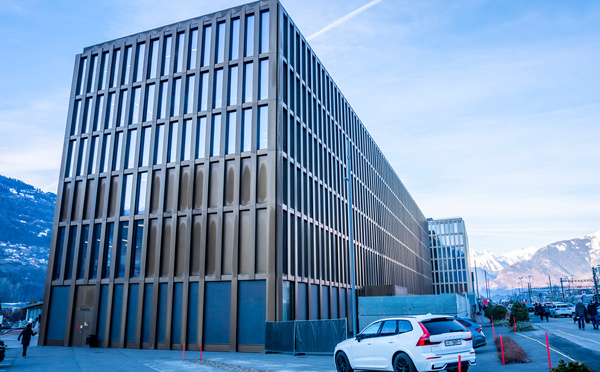 Incendie en Suisse: une mère de victimes s'entretient avec les propriétaires du bar