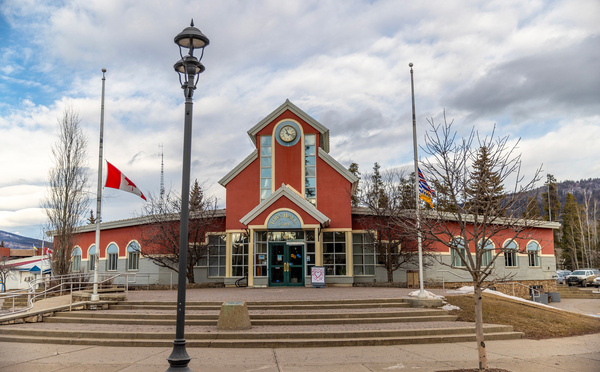 Après la tuerie au Canada, les enquêteurs s'interrogent sur le profil de l'assaillante de 18 ans