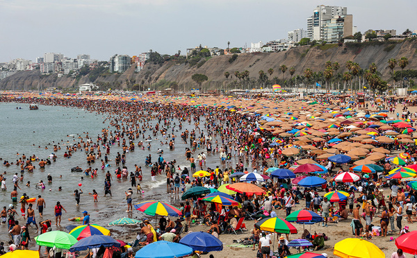 Pérou : Lima ferme l'une de ses plages emblématiques en raison de la pollution