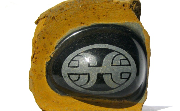 Jonathan Mencarelli, le sculpteur qui "tatoue" les pierres