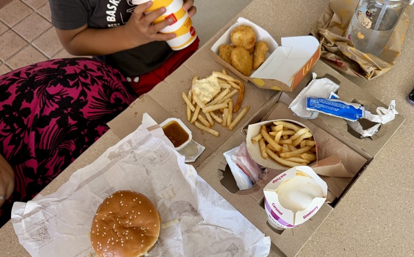 Vaisselle réutilisable : une règle loin d’être appliquée partout