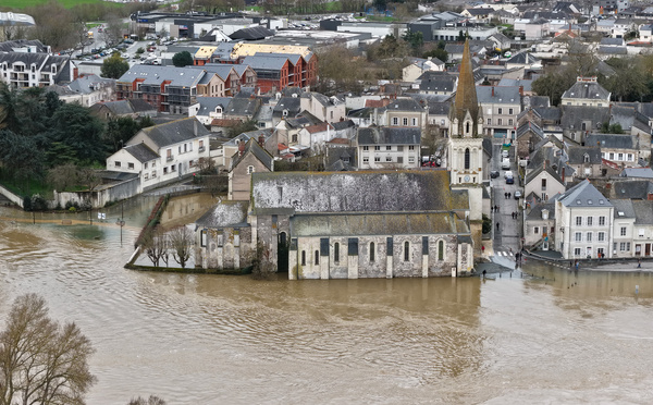 Crues: un homme porté disparu dans la Loire, plan d'urgence à Bordeaux