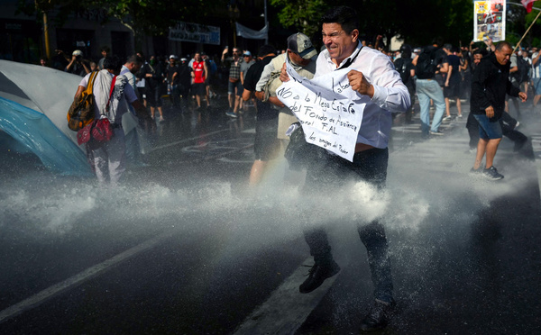 Argentine: les députés adoptent la réforme du travail de Milei après 24H de grève générale