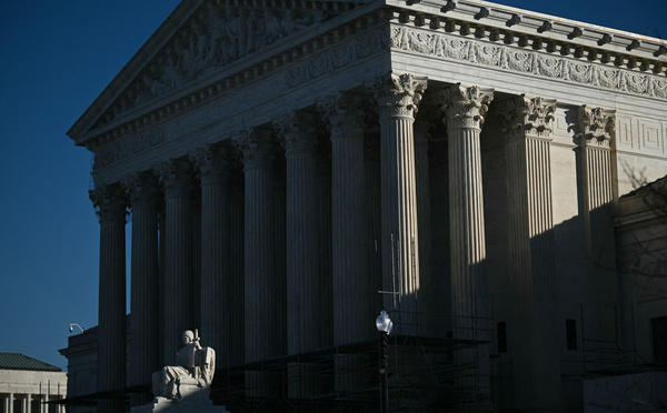 Droits de douane: les eurodéputés suspendent l'accord UE/USA, après le revers infligé à Trump