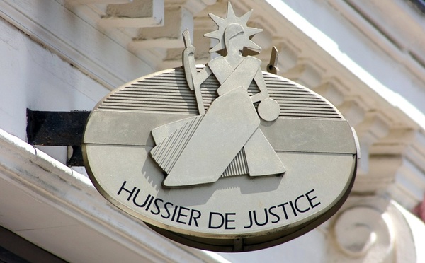 Huissiers : un projet de loi élargissant l’accès à vos données bancaires