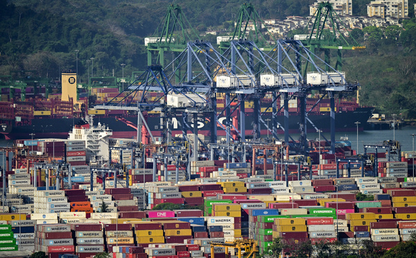 Canal de Panama: le commerce n'est pas perturbé par la reprise de deux ports, assure le gouvernement