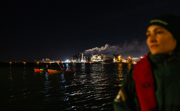 Commerce nucléaire France-Russie: 4 militants de Greenpeace en garde à vue après le blocage d'un cargo à Dunkerque