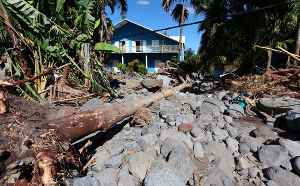 Un an après le cyclone Garance, toujours "la débrouille" pour des habitants sinistrés à La Réunion