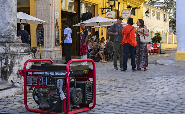 Cuba: le réseau électrique reconnecté, les délestages restent importants