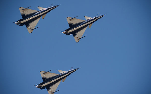 Pékin dément avoir intercepté de façon "dangereuse" un avion américain en mer de Chine