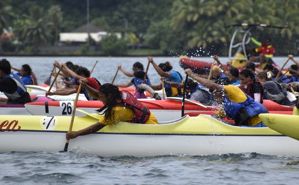 ​Va’a scolaire – Teva i Uta mène la Presqu’îlienne