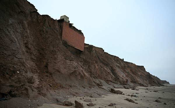 En Angleterre, face à l'érosion côtière, s'adapter plutôt que se défendre