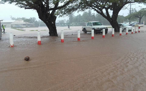 Grosses averses à Uturoa : les établissements scolaires les pieds dans l'eau