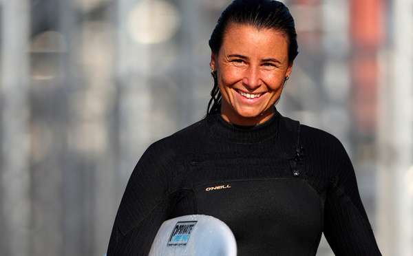 Surf: Johanne Defay obtient une "wildcard maternité" pour revenir sur le tour pro en 2027