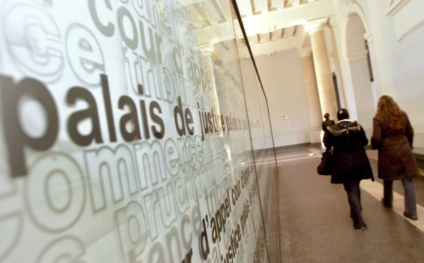 Douze ans de prison pour un ex-policier ayant violé une plaignante au commissariat