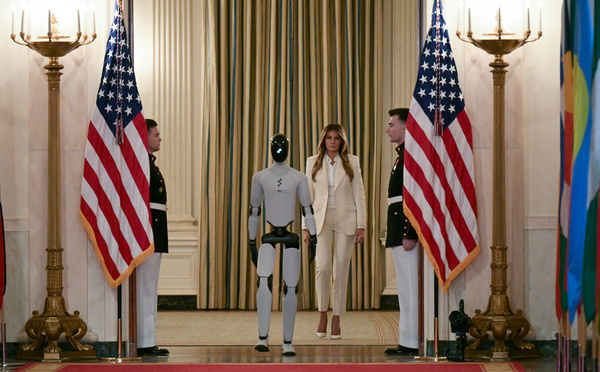 Le robot et la Première dame: Melania Trump flanquée d'un androïde à la Maison Blanche