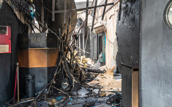 Allemagne : des centaines de personnes évacuées d'une discothèque ravagée par les flammes