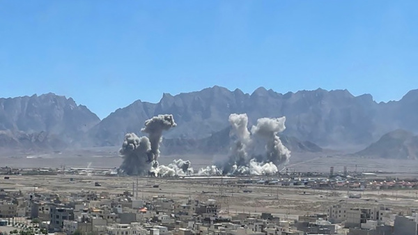 Frappes tous azimuts contre des installations iraniennes après des menaces de Trump