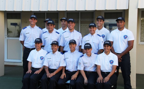 Sept nouveaux Polynésiens désormais policiers (photos)