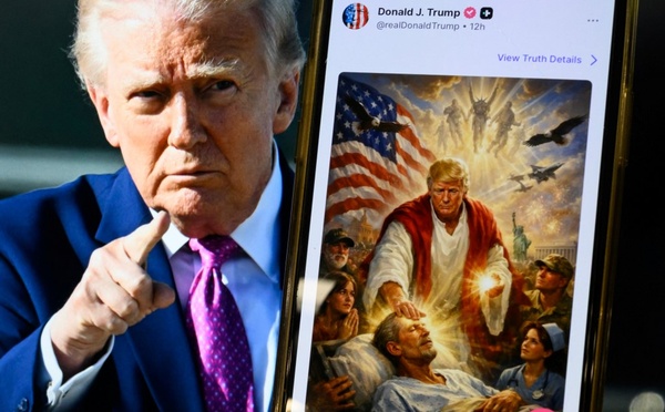 Face à l'indignation de la droite religieuse, Trump retire une image le représentant tel Jésus