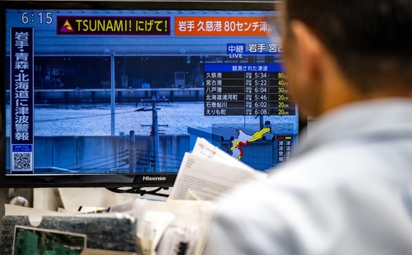 Japon: crainte d'un séisme "majeur" après une secousse de 7,7, alerte au tsunami levée