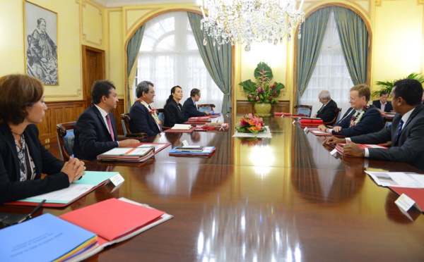 Le haut-commissaire reçu par le gouvernement