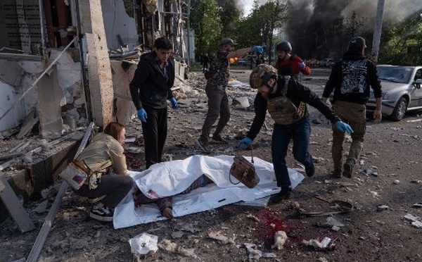 Ukraine: plus de 20 morts dans des frappes russes à quelque heures d'une potentielle trêve