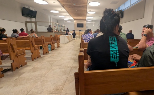 “C’est à cause de ces hommes que le trafic se développe dans les autres îles” : 10 prévenus à la barre pour trafic d’ice à Raiatea