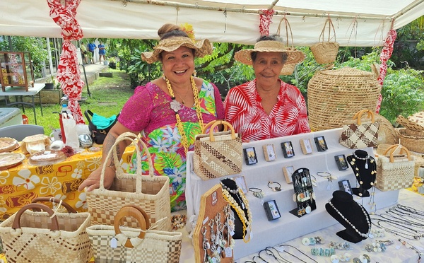 Papara : les artisanes exposent côté jardin
