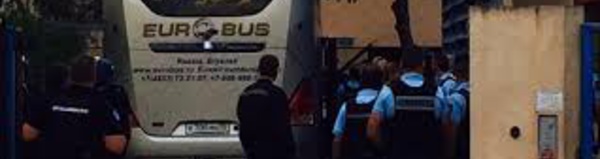 Euro-2016: les supporteurs russes quittent Mandelieu à bord de véhicules des forces de l'ordre