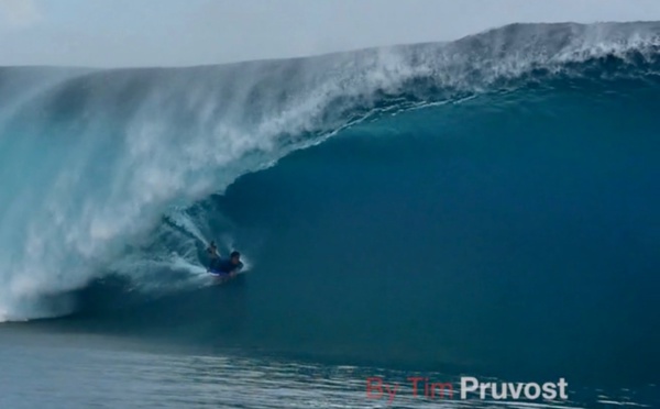 Bodyboard – Cédric Estall prend la bombe à Teahupo’o