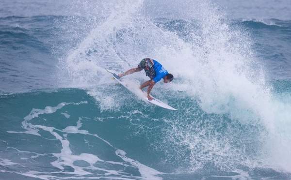 Les surfeurs tahitiens visent une qualification au WCT