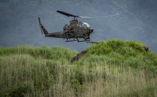 Pour le Japon, il devient "urgent" de renforcer son armée