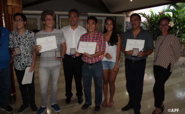 APF: 122 bacheliers ayant reçu la mention "très bien" médaillés