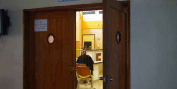 Il poignarde son voisin avec un couteau et écope de six mois ferme