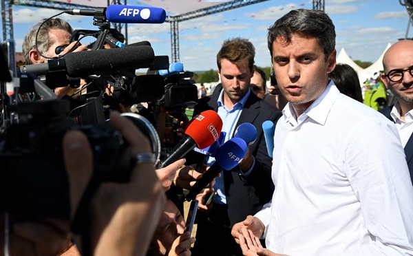 ​La dissolution a "contribué à quasiment flinguer l'économie française", assure Attal
