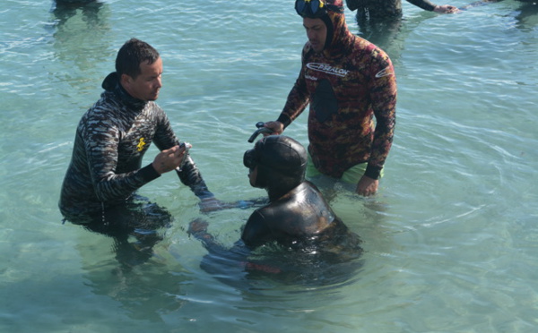 Apnée – championnat de Polynésie : 4'59 en apnée statique pour Dell Lamartinière