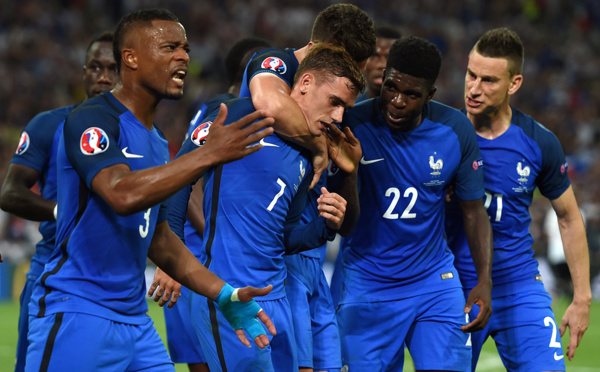 Euro-2016/Demies: à la mi-temps, la France mène grâce à un penalty de Griezmann