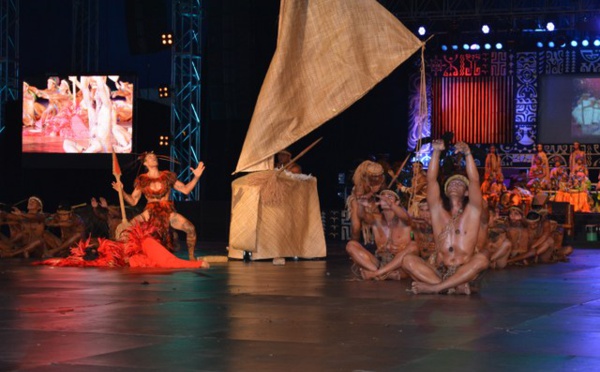 Tahiti ia Ruru-Tu Noa met en scène une des légendes de Hiro