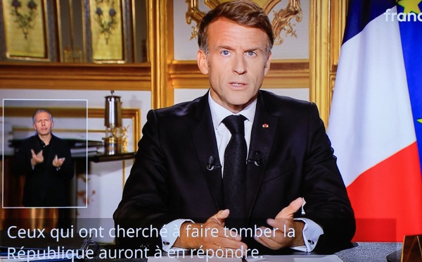 Réunions, "fermeté", "transparence" : ce qu'il faut retenir de l'allocution d'Emmanuel Macron
