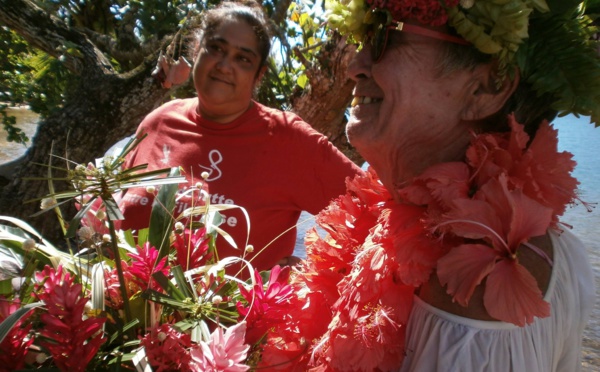 A 70 ans, elle part de France et rejoint Tahiti sur un voilier de 6,5m