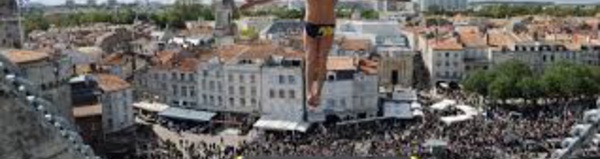 La Rochelle: une marée humaine attendue au concours de plongeon international Redbull cliff diving