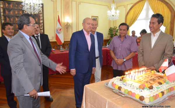 Un gâteau pour les 20 ans de la "dette nucléaire" 