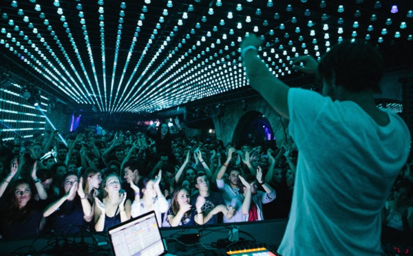 Le phénomène Møme déferle à Tahiti