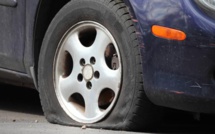 Un homme se tue en crevant des pneus avec son couteau