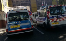 Sans permis, ivre mort, son fils en bas-âge dans la voiture, il rigole devant les policiers