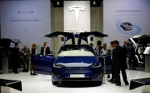 Tesla va équiper toutes ses voitures pour la conduite autonome