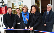Artistes et amis inaugurent le musée Raymond-Devos, dans les Yvelines